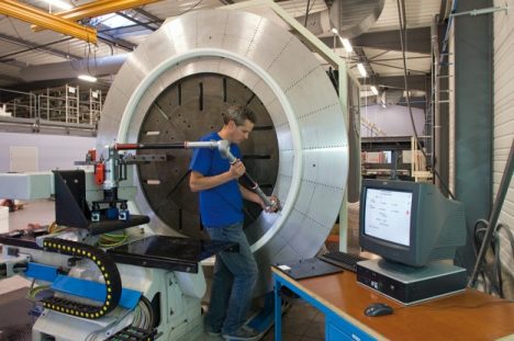 Notre plus grand tour d'usinage pouvant fabriquer des joints d'étanchéité supérieurs à 1500mm de diamètre